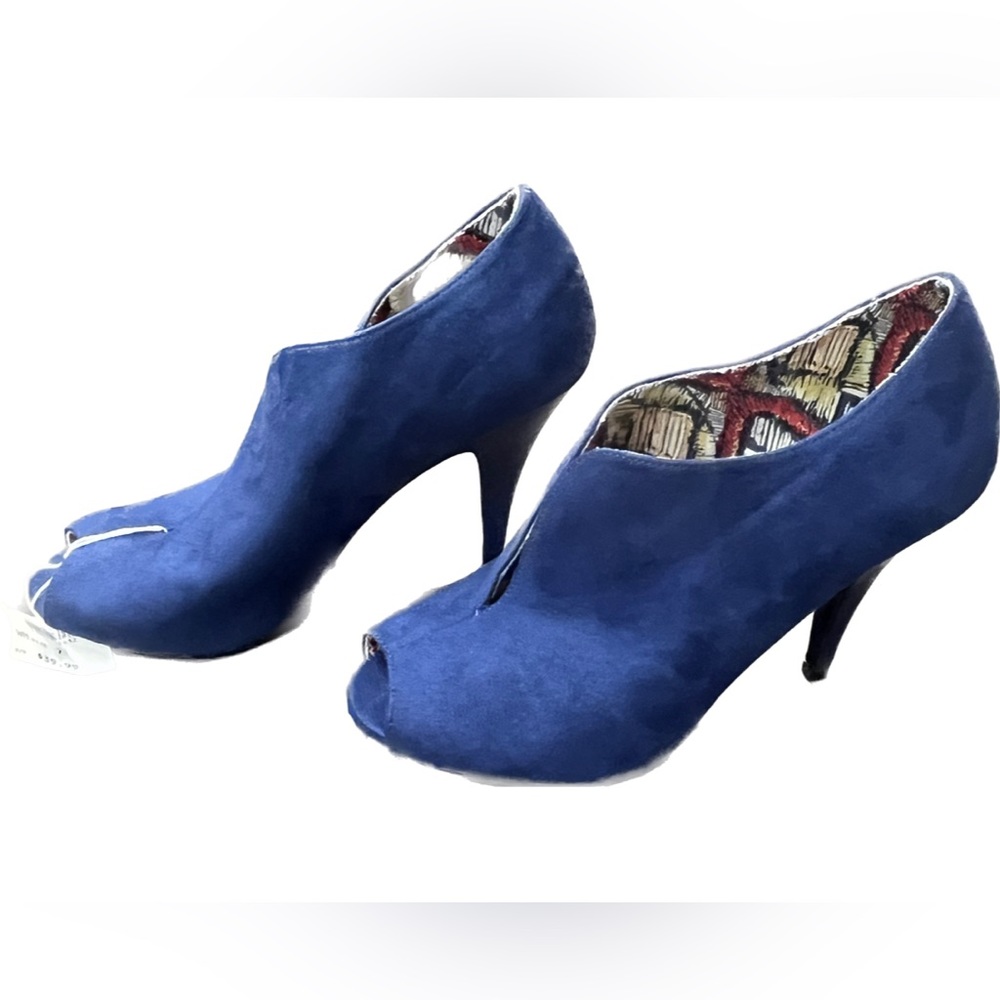 CHRISTIAN SIRIANO NWT SZ 7  Faux Blue Suede Vegan Pump Heel 4 inch